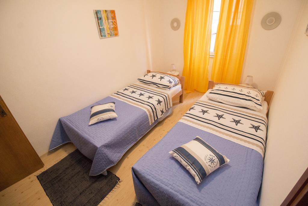 Apartment Piazza Antica Ровинь Экстерьер фото