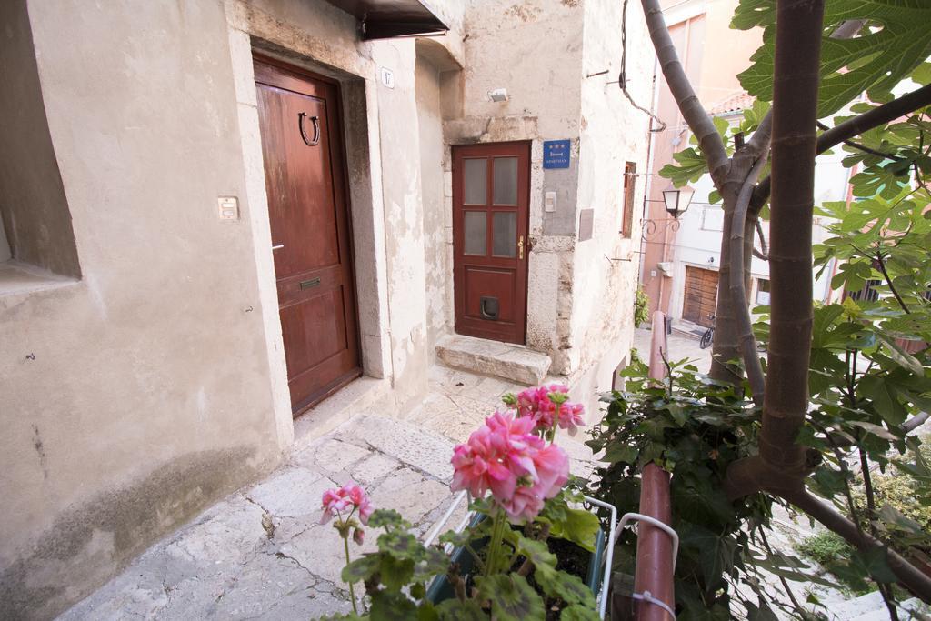 Apartment Piazza Antica Ровинь Экстерьер фото
