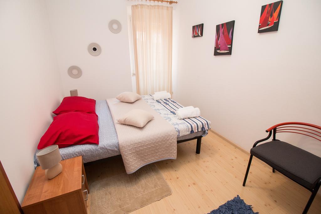 Apartment Piazza Antica Ровинь Экстерьер фото