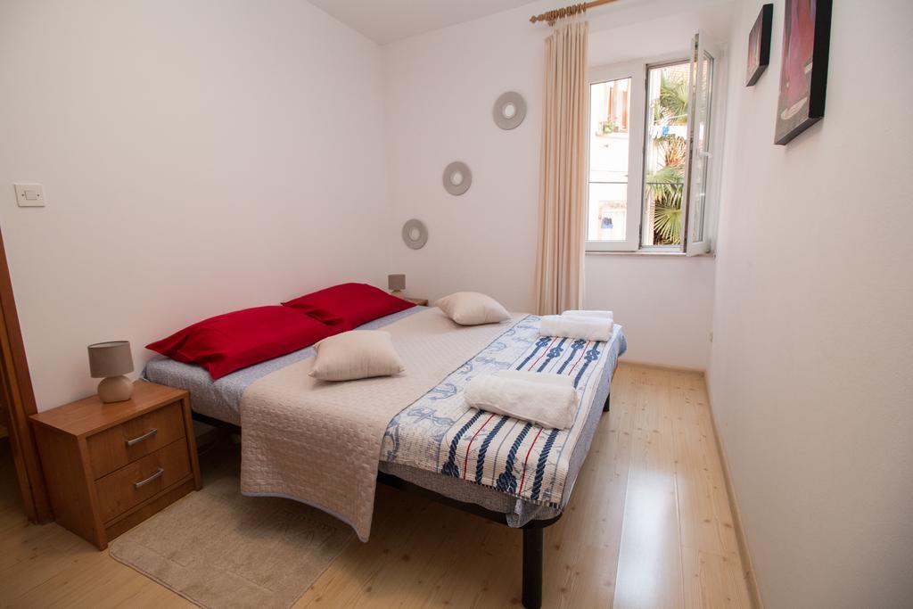 Apartment Piazza Antica Ровинь Экстерьер фото